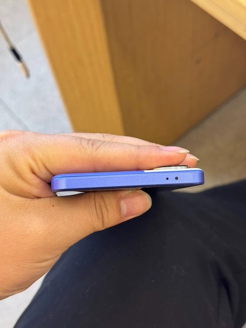vivo iQOO Neo9S Pro+ 5G 6.78" 50MP LTPO AMOLED 144Hz Snapdragon 8 Smartphone Colors Random color Charger Included Yes Storage Capacity 12+256GB - Image 5