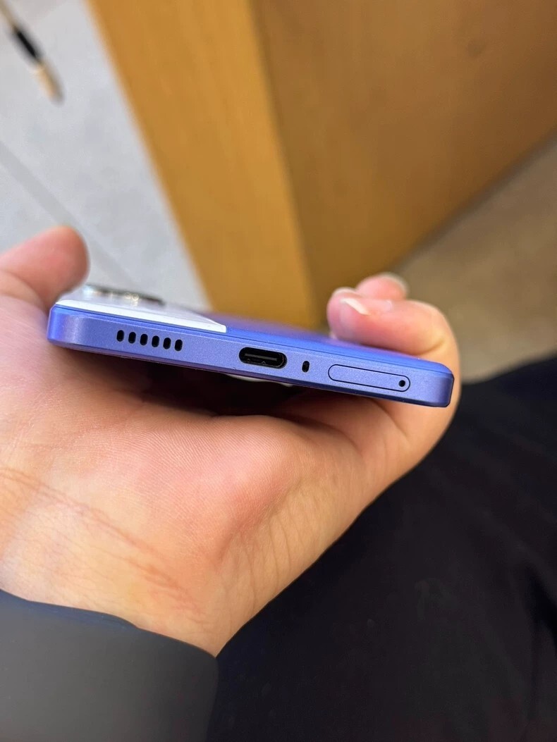 vivo iQOO Neo9S Pro+ 5G 6.78" 50MP LTPO AMOLED 144Hz Snapdragon 8 Smartphone Colors Random color Charger Included Yes Storage Capacity 12+256GB - Image 6