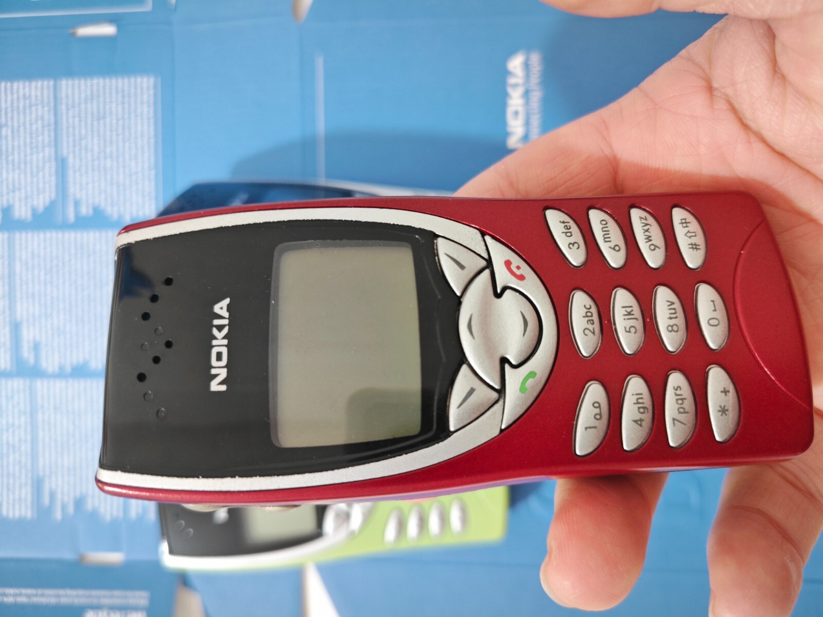 Nokia 8210 2G - Image 4