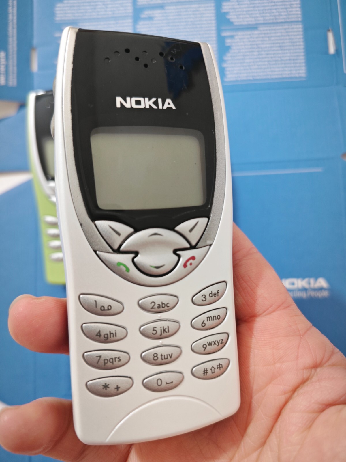 Nokia 8210 2G - Image 5
