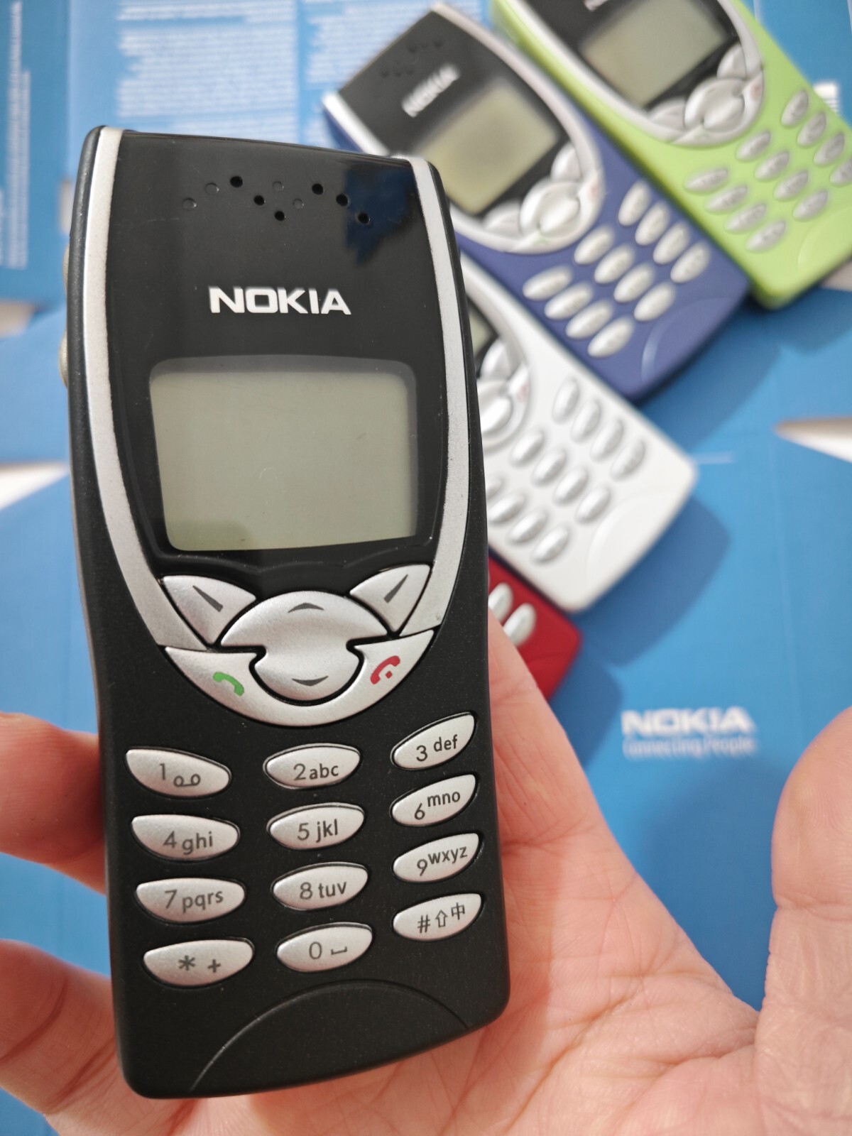 Nokia 8210 2G - Image 6