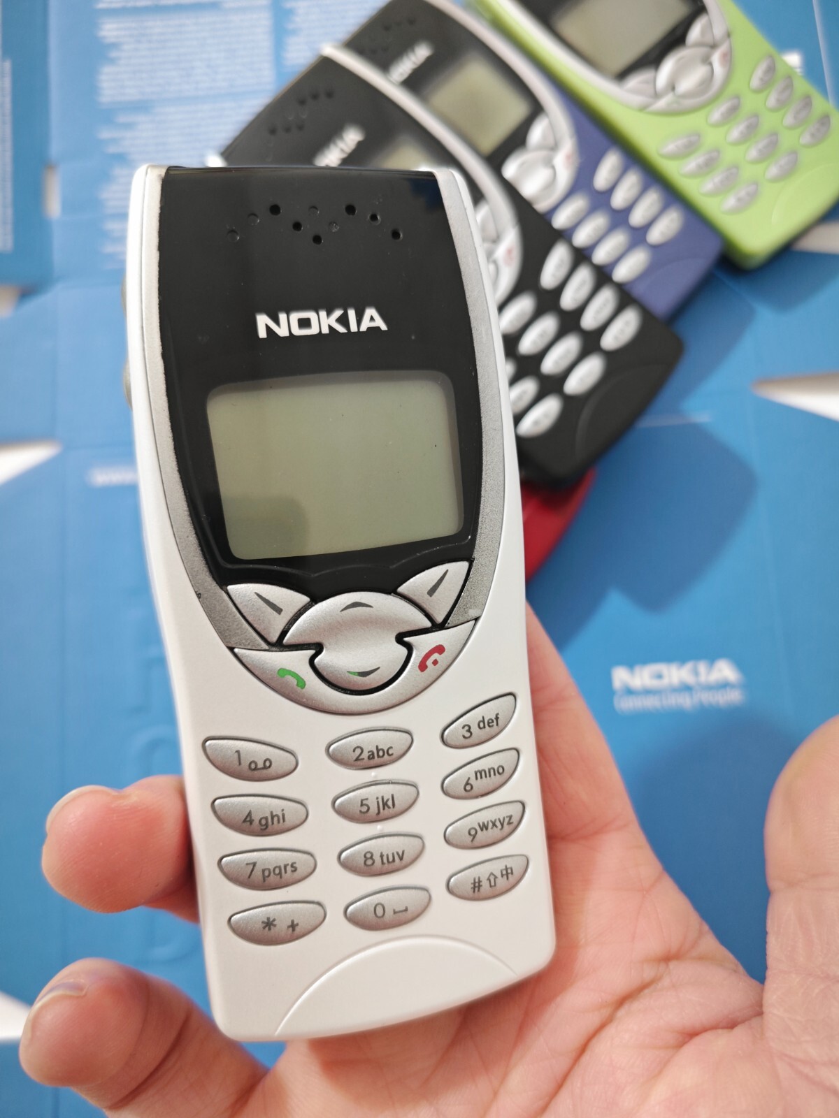 Nokia 8210 2G - Image 7