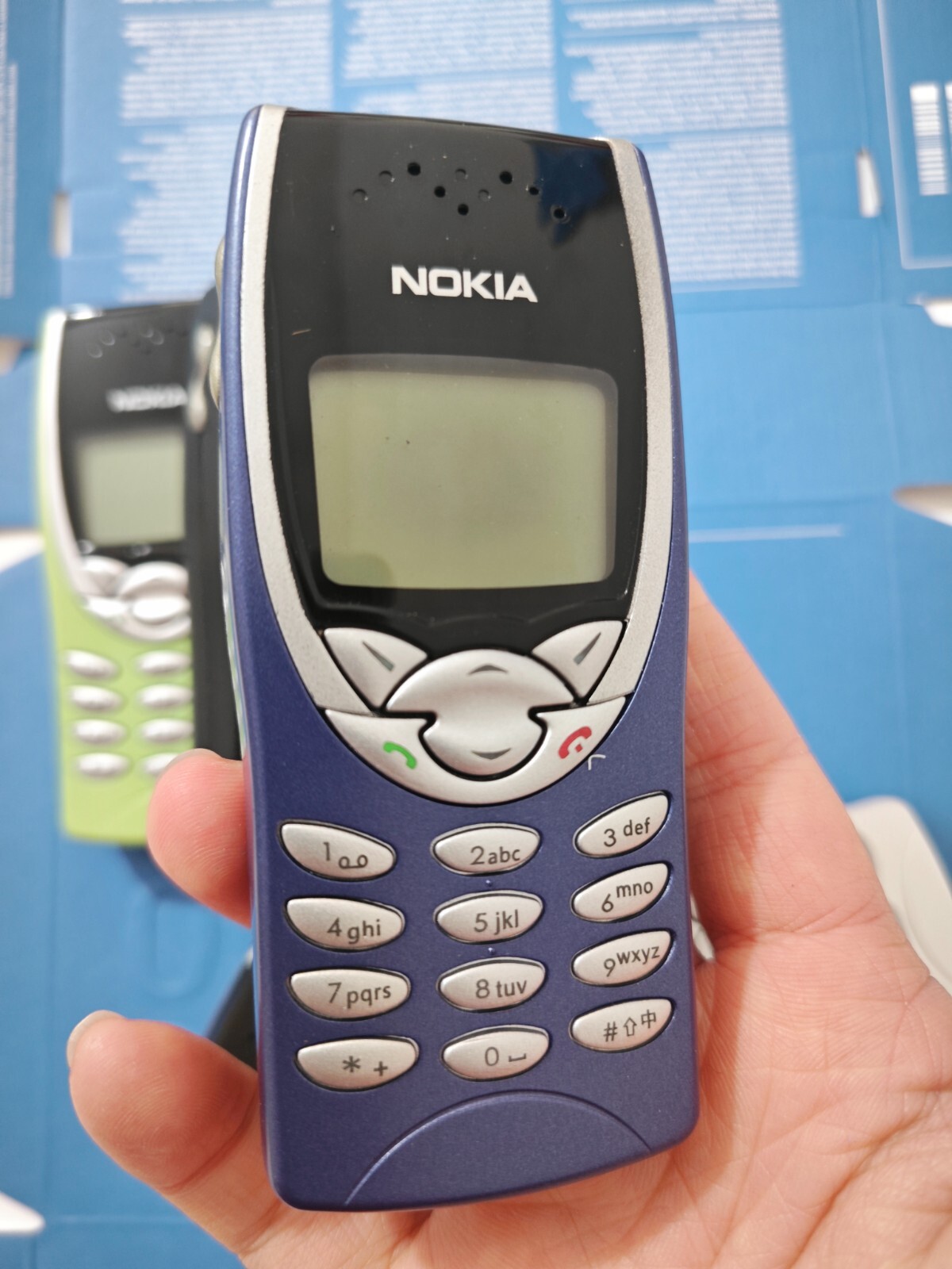 Nokia 8210 2G - Image 9