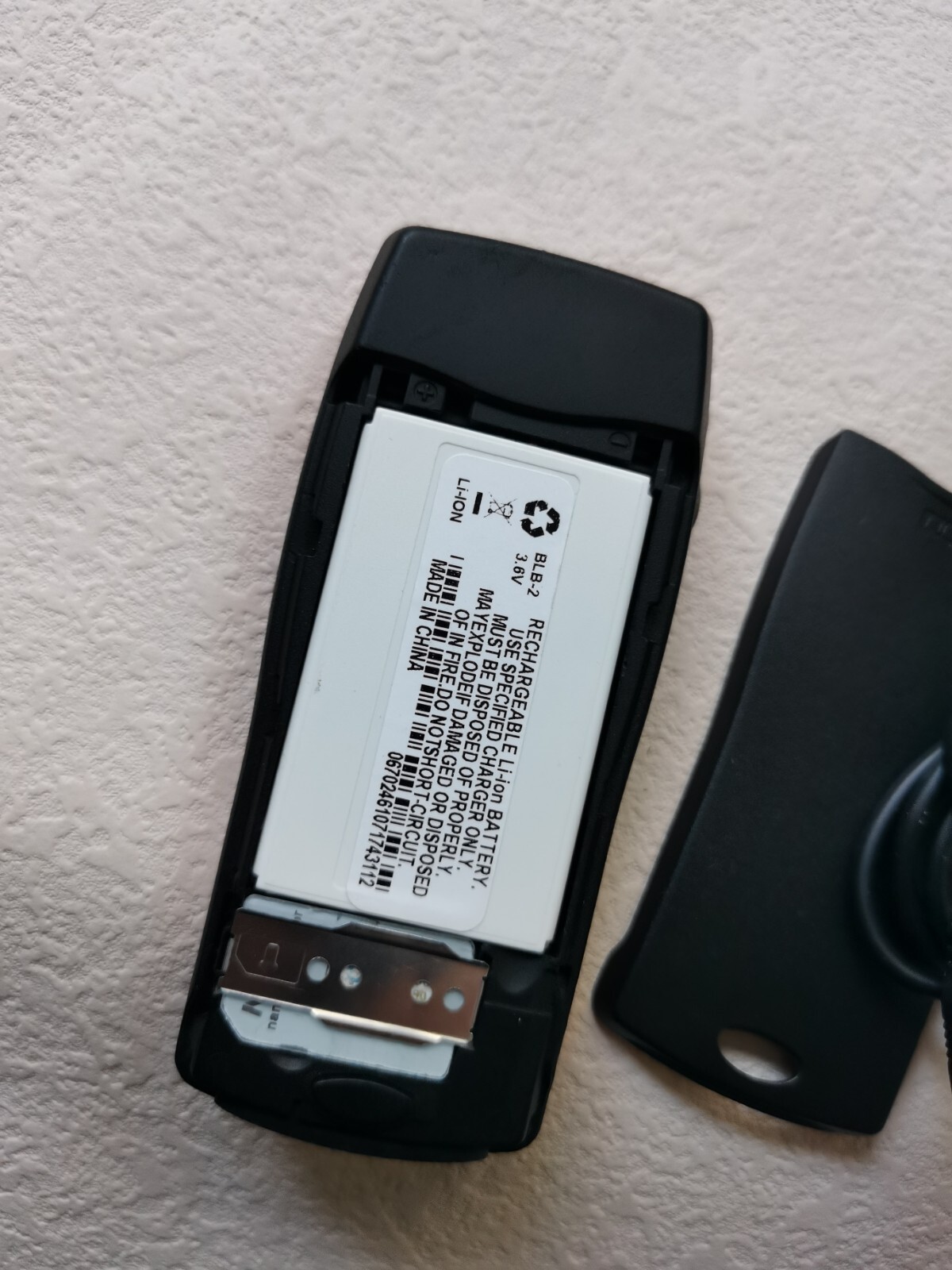 Nokia 8210 2G - Image 12
