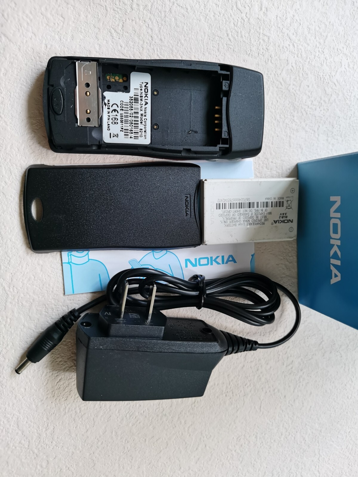 Nokia 8210 2G - Image 15
