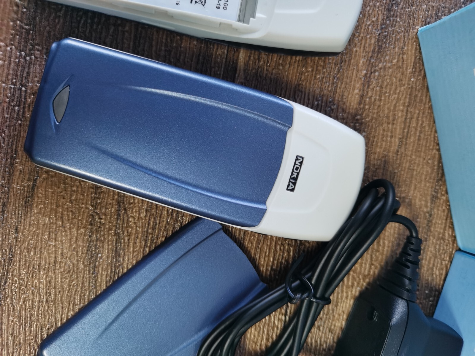 Nokia 6100 - blue (Unlocked) Original Mobile Phone - Image 10