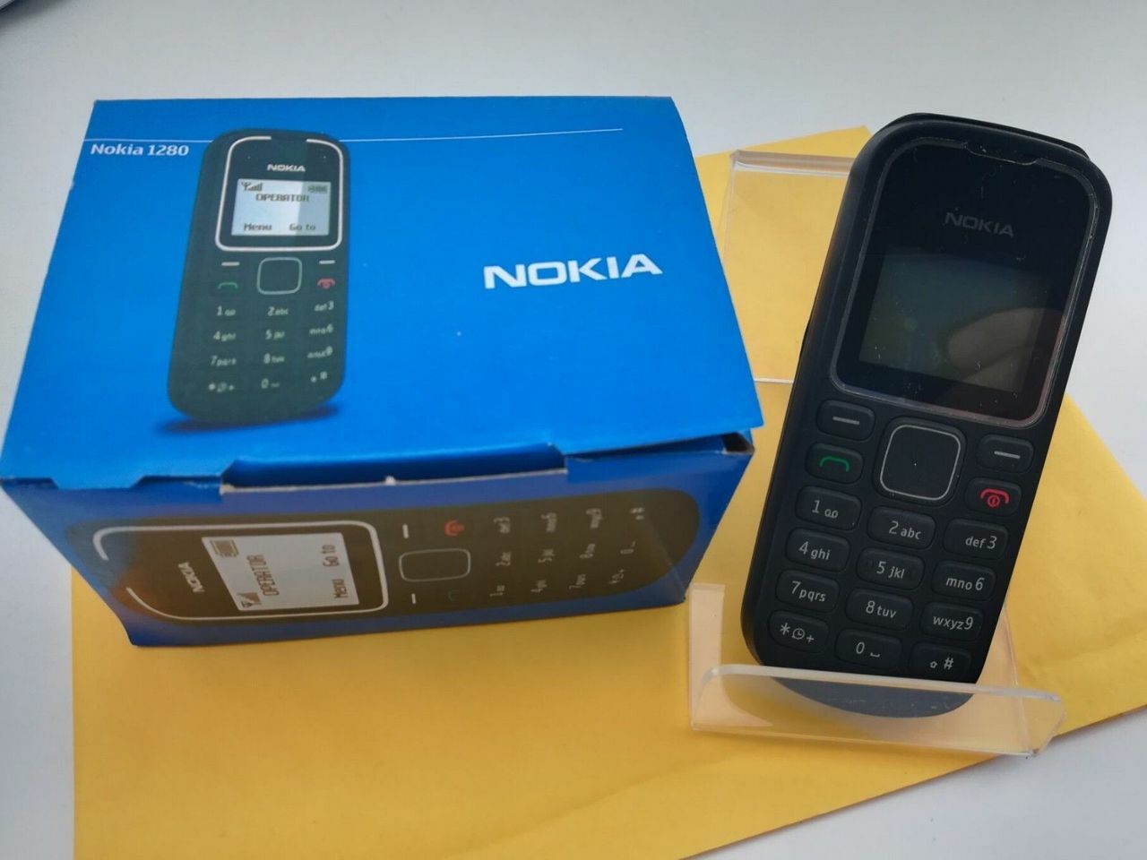 Nokia 1280 - Black (Unlocked) Cellular Phone - Image 4