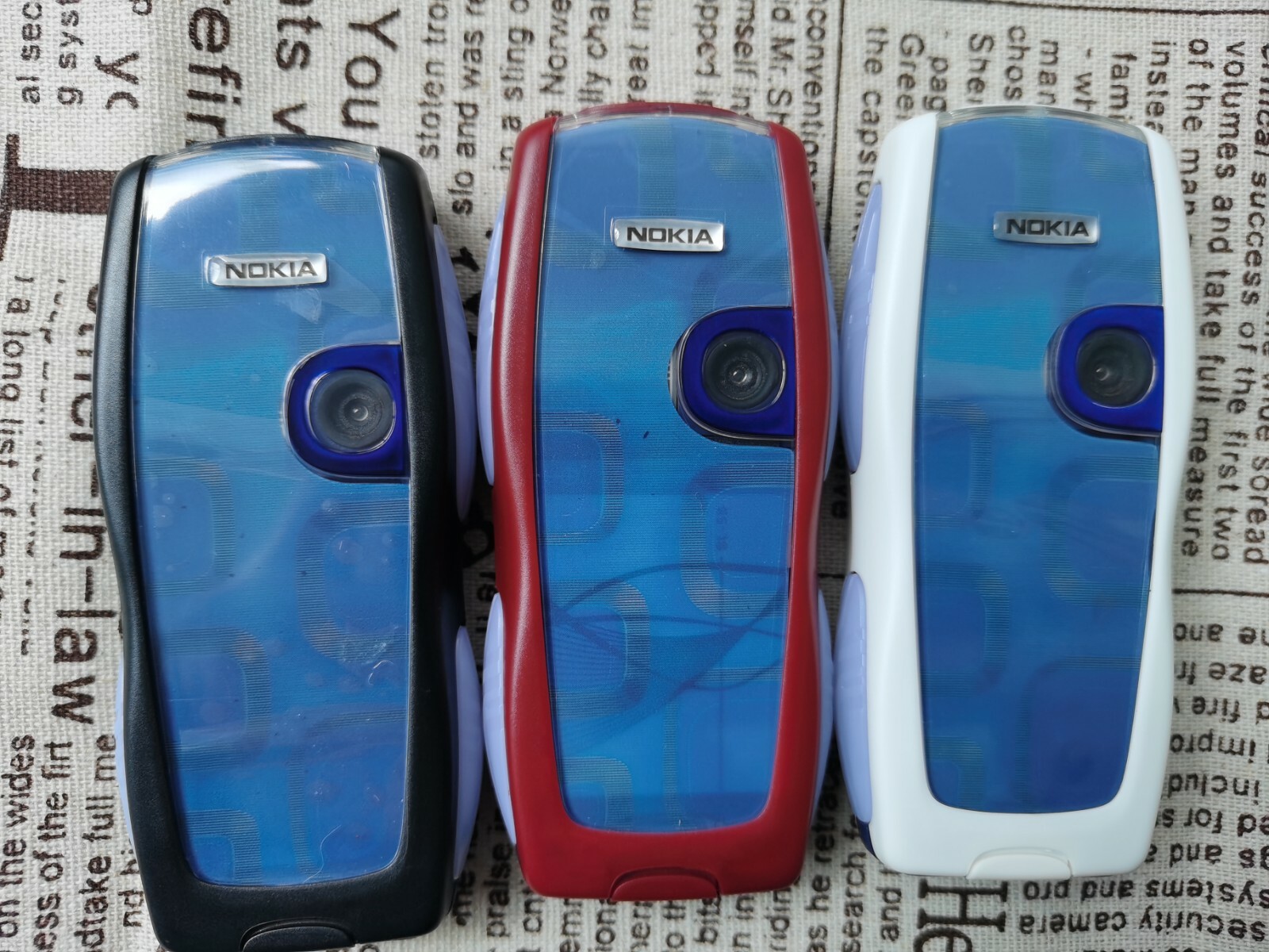 Nokia 3220 white blue red unlocked work with all sim cards keyboard phone - Image 2