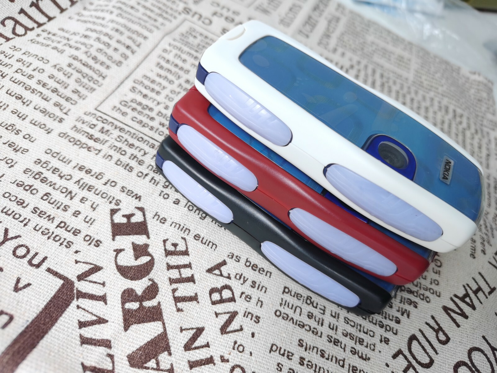 Nokia 3220 white blue red unlocked work with all sim cards keyboard phone - Image 4