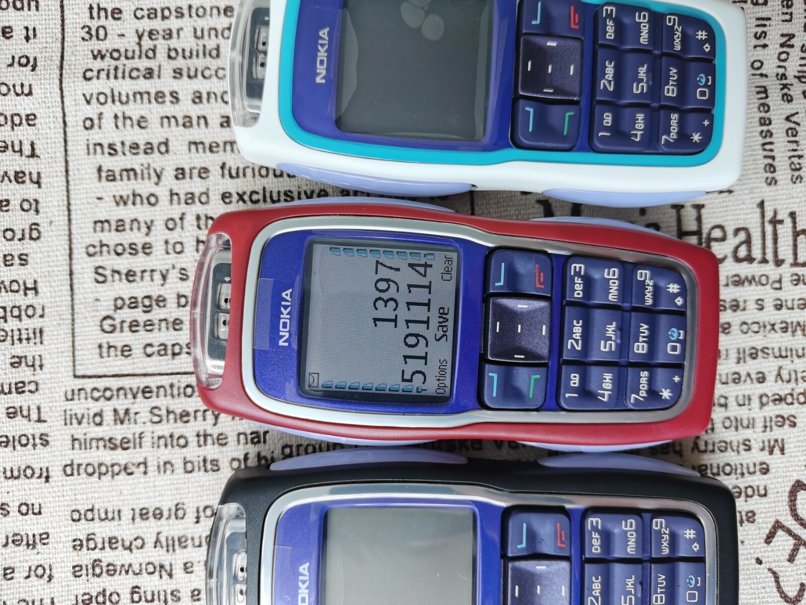 Nokia 3220 white blue red unlocked work with all sim cards keyboard phone - Image 5