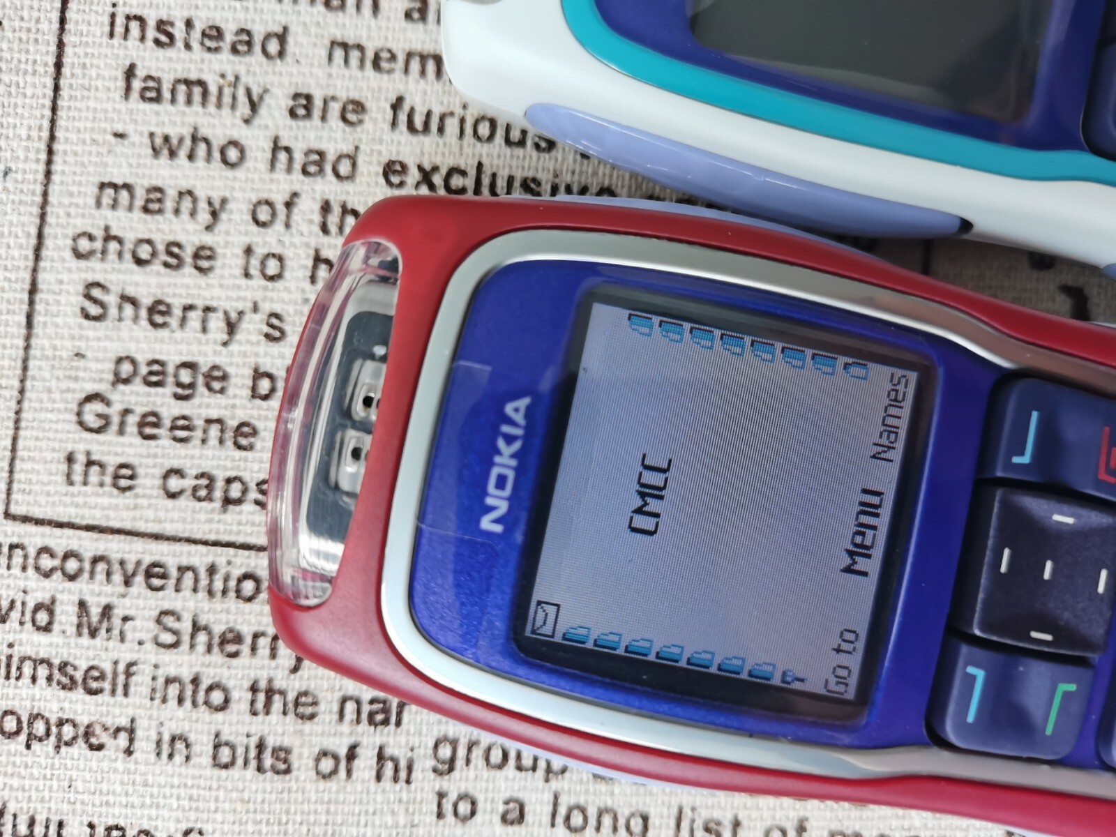 Nokia 3220 white blue red unlocked work with all sim cards keyboard phone - Image 6