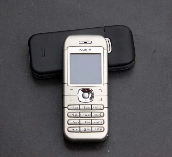 Nokia 6030 - Black silver gold(Unlocked) Cellular Phone - Image 4