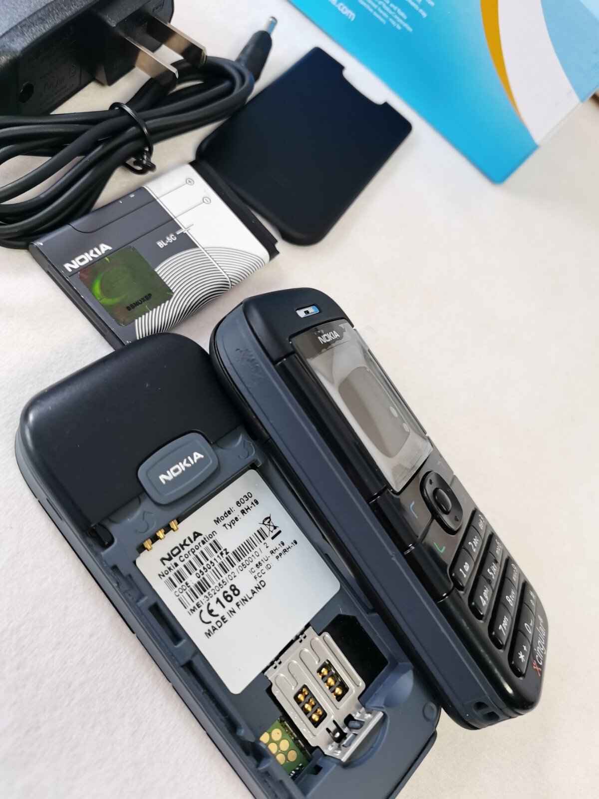 Nokia 6030 - Black silver gold(Unlocked) Cellular Phone - Image 10