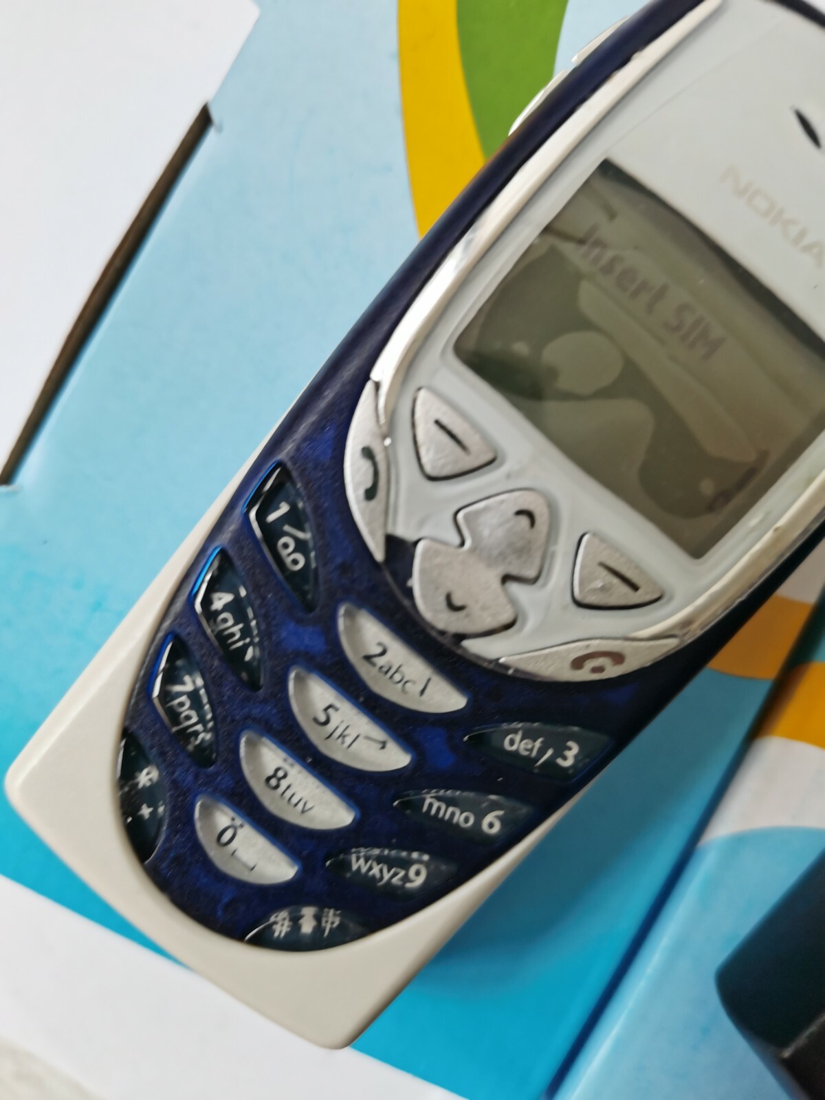 Nokia 8310 White black keyboard phone 2G - Image 2